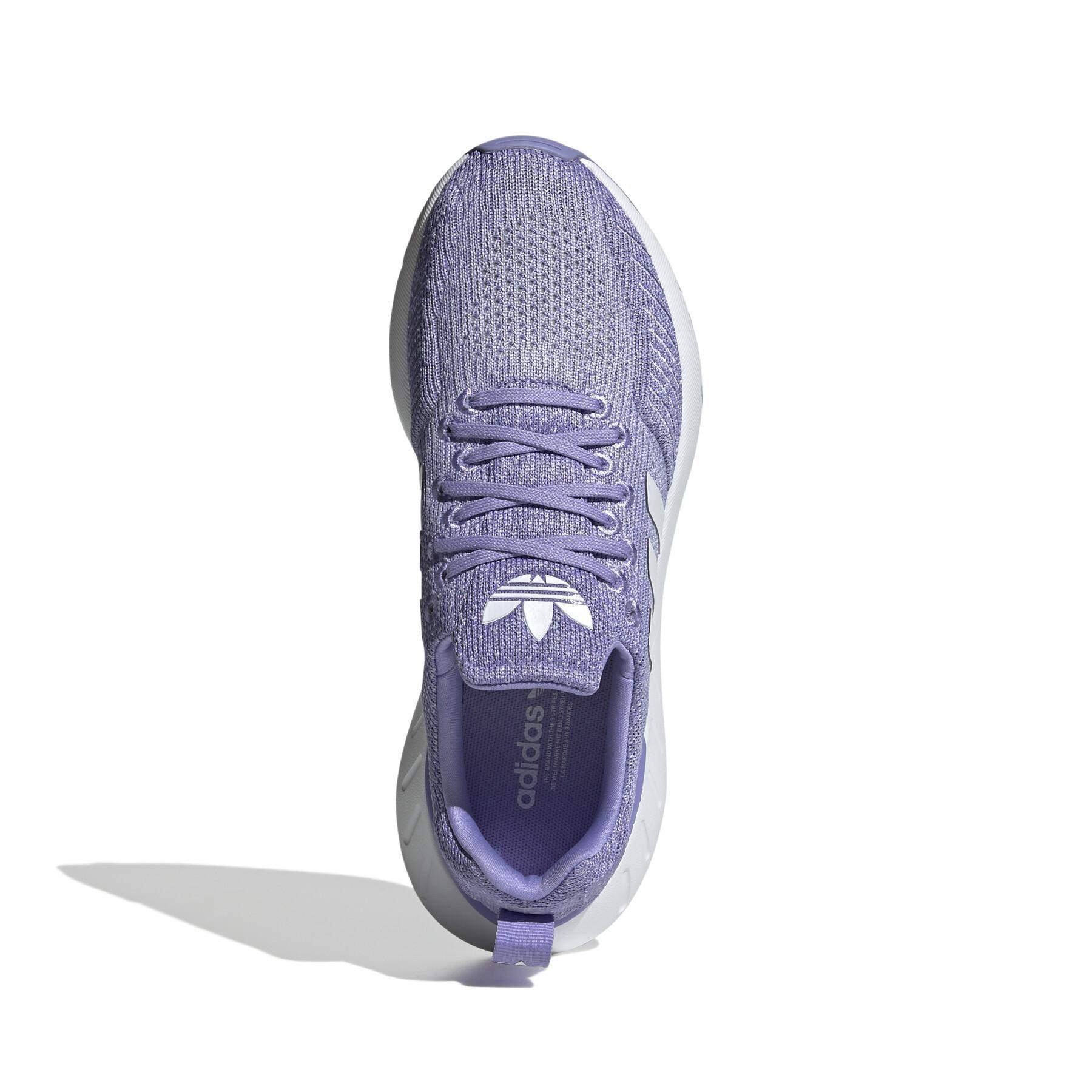 Zapatillas de deporte para mujeres adidas Originals Swift Run 22